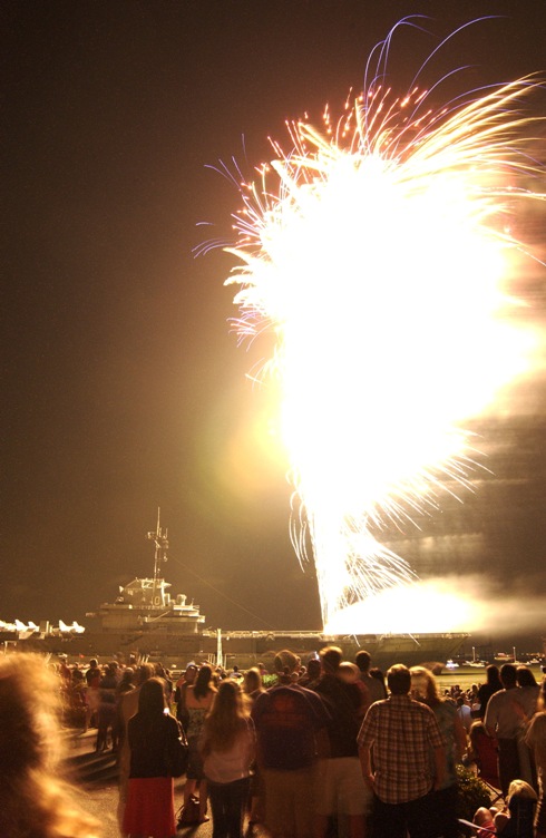 4July081 Bombs bursting in the air, where can you see it any better?