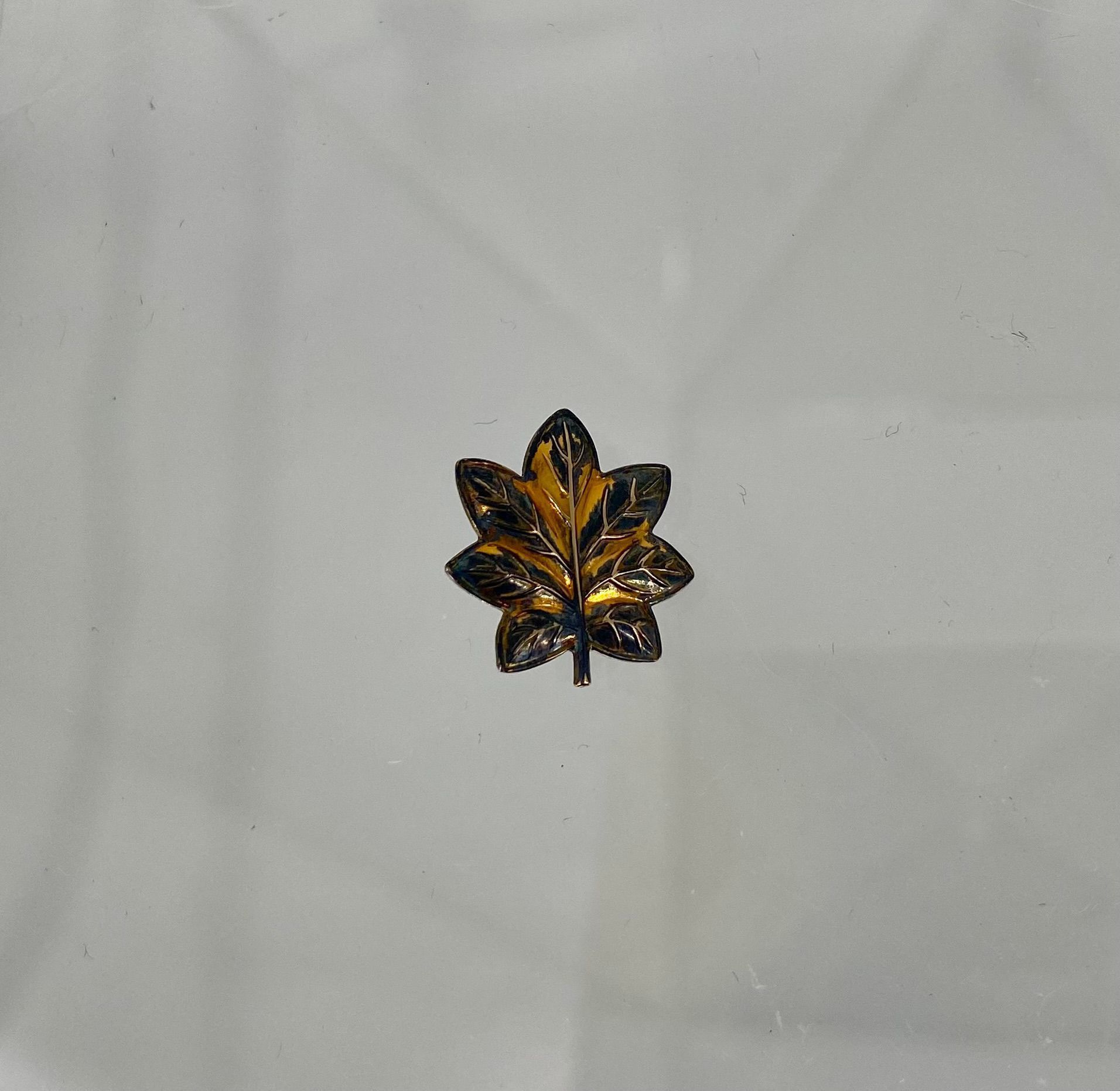 Primary Image of US Navy Lt. Commander Oak Leaf Pin