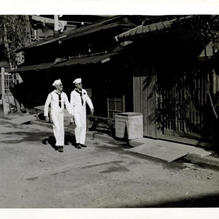 Primary Image of Strolling in Tokyo